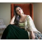 Ashika Ranganath Instagram - 👑 Outfit : @shradhaponnappaofficial 🌸 PC : @suprithshekar 👻 Make up : @shivugowda2011 Hair : @ajay_siddesh Assisted : Loki @thejewelleryshow in davangere