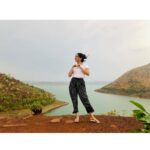 Ashika Ranganath Instagram - Spending a lot of time with whom you love and what you love to do is very important♥️ @samskruthi_gs @janhvi_gowda @suprithshekar thanks for letting me be the way I am and for handling my madness👻🙈🤷‍♀️ I love you guys😘 #Naturelover #friendslove #travelling Vani Vilasa Sagara