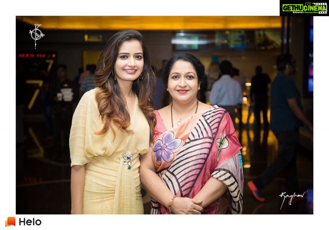 Ashika Ranganath Instagram - Happy Mother’s Day amma ❤️ Happy Mother’s to all the mothers 🤗 • • PC : @raaghavphotography ❤️ Follow me on helo app if you aren’t yet... http://m.helo-app.com/s/SrhvwFd