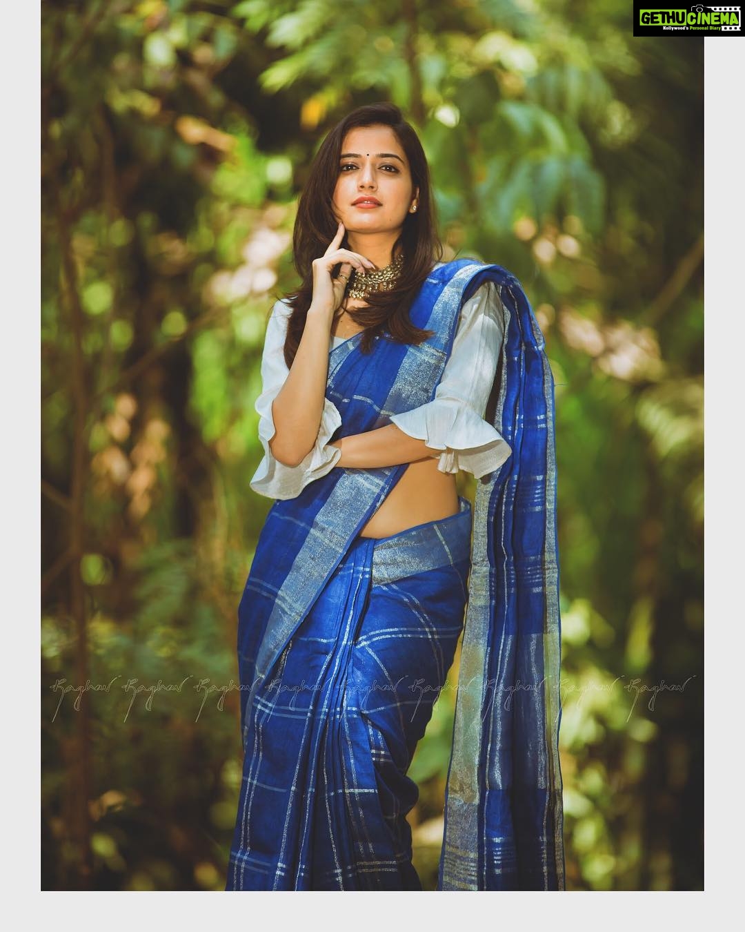 Ashika Ranganath Instagram - Trust the timing of your life! . . Blouse by @shravin_design_studio 💕 silver choker by @studiobluefashions 💕 PC : @raaghavphotography all time favourite 📸