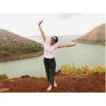 Ashika Ranganath Instagram - Spending a lot of time with whom you love and what you love to do is very important♥️ @samskruthi_gs @janhvi_gowda @suprithshekar thanks for letting me be the way I am and for handling my madness👻🙈🤷‍♀️ I love you guys😘 #Naturelover #friendslove #travelling Vani Vilasa Sagara