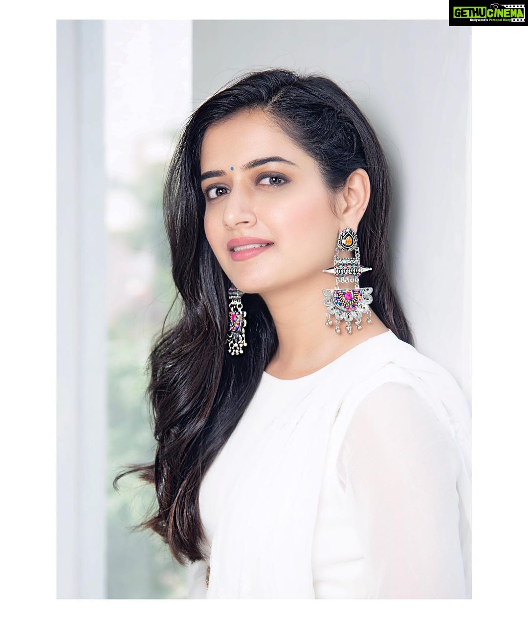 Ashika Ranganath Instagram - 🌸 Happy Sunday