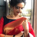Ashika Ranganath Instagram - I’m confused 🤷‍♀️ which is your favourite? 😍 Launched @thejewelleryshow jewellery expo in nammatumakuru❤️ Saree gifted by @yadunandanfashions ❤️ Earrings by @studiobluefashions ❤️