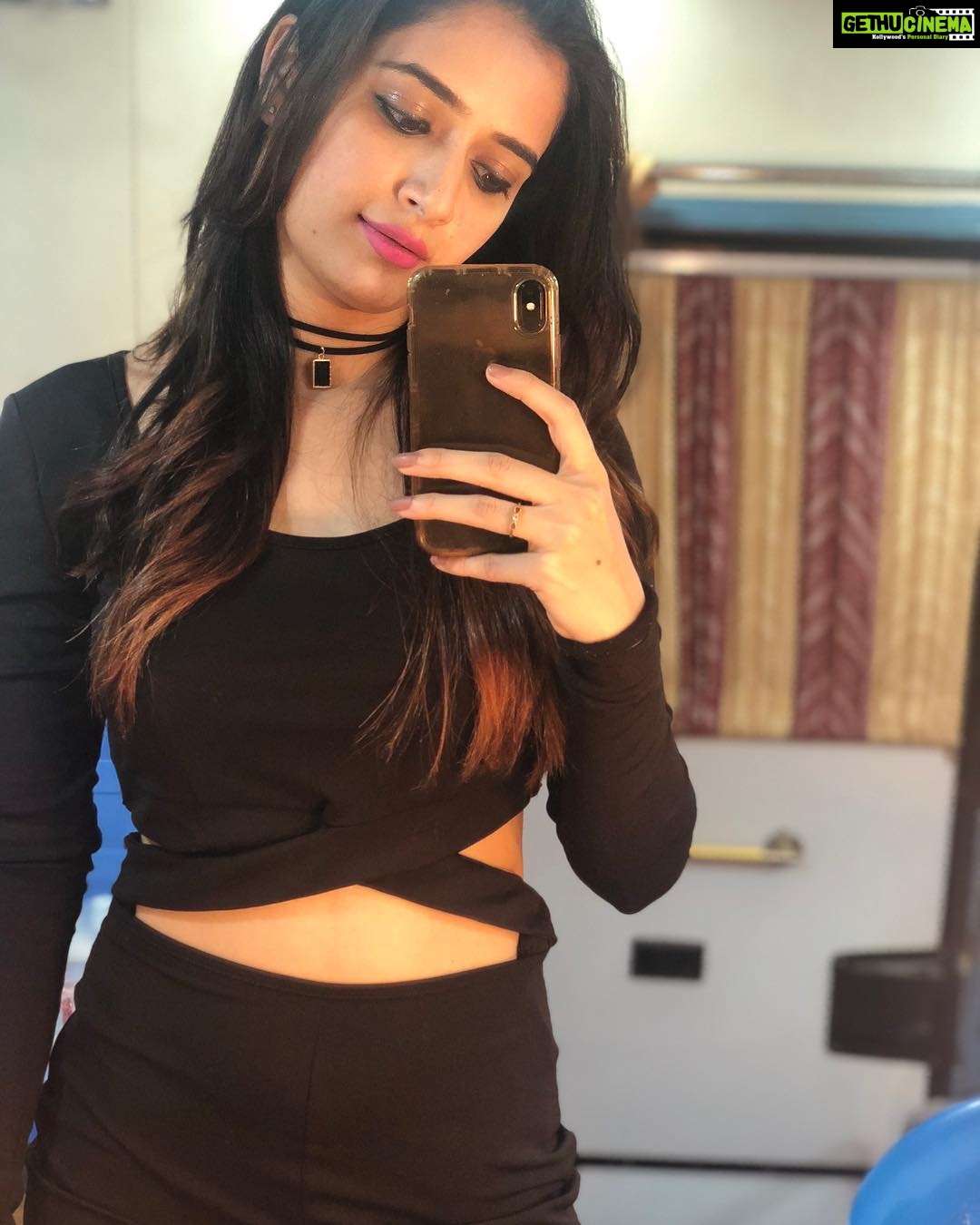 Ashika Ranganath Instagram - How was today’s Bigboss episode ?? MUA & styling : myself ☺️