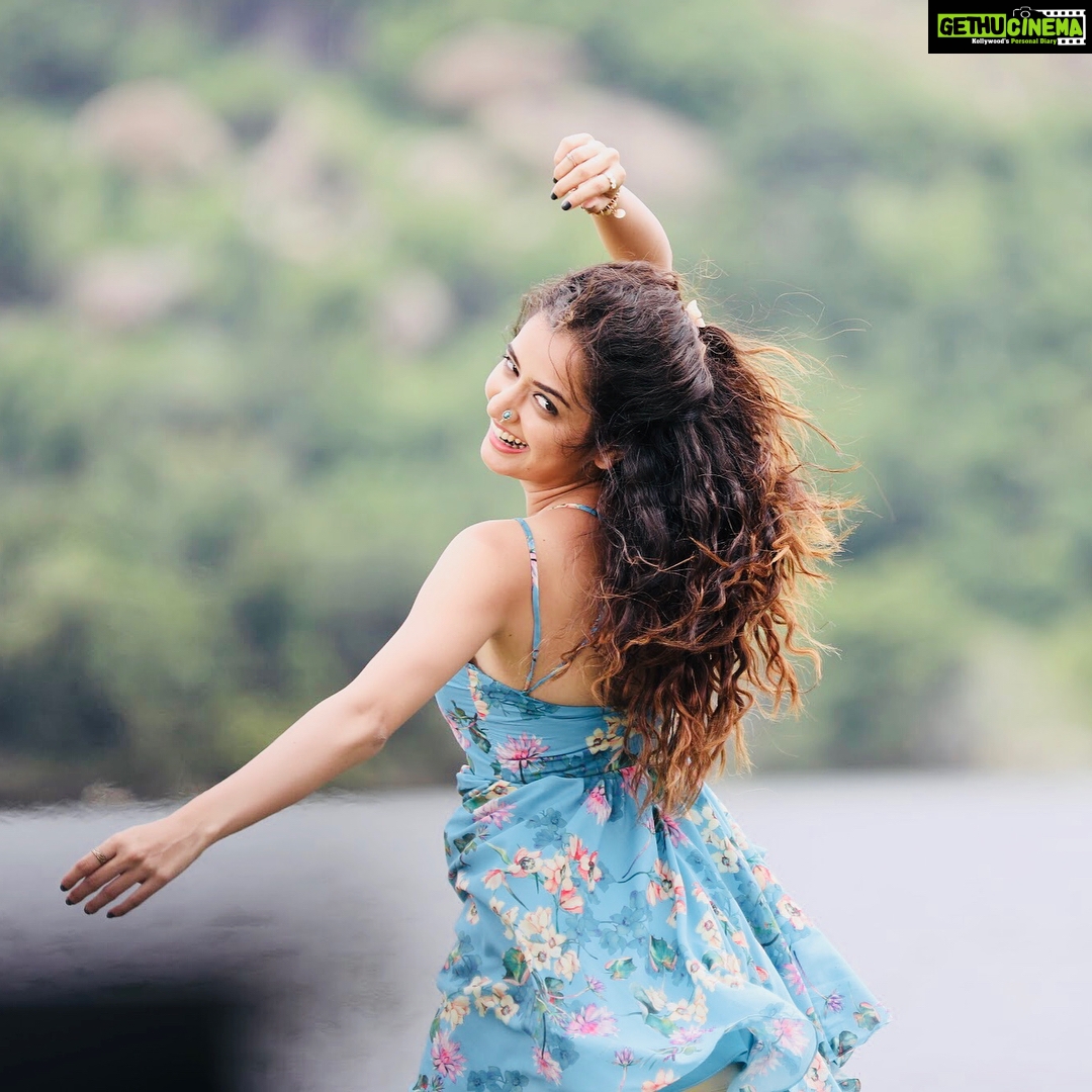 Ashika Ranganath Instagram - Our next song from Thayige thakka maga ‘Hrudayake hedarike’ song releasing today at 6pm on @aanandaaudio YouTube channel ♥️ Stay tuned !!! Love romantic song 💕