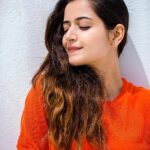 Ashika Ranganath Instagram - 305k 💛 thank you so much guys ♥️ PC : @vidyasagar_ofvisualsaga