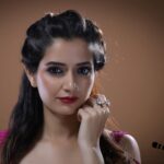 Ashika Ranganath Instagram - Experimenting... Wearing : @shachinaheggar 👗 PC : @photographer_ajay 📸 Make up : @makeupdiaries_by_ashwini Hair : @glamup_by_shrutibadami Assisted by : #Rakesh Studio : @studiofibonaccii