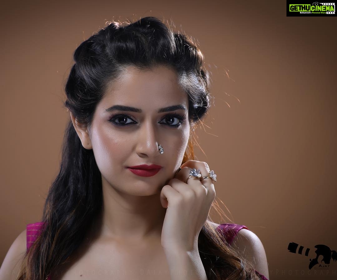 Ashika Ranganath Instagram - Experimenting... Wearing : @shachinaheggar 👗 PC : @photographer_ajay 📸 Make up : @makeupdiaries_by_ashwini Hair : @glamup_by_shrutibadami Assisted by : #Rakesh Studio : @studiofibonaccii