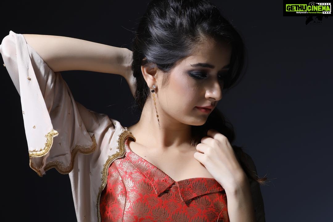 Ashika Ranganath Instagram - ♥️ Wearing : @shachinaheggar 👗 PC : @photographer_ajay 📸 Make up : @makeupdiaries_by_ashwini Hair : @glamup_by_shrutibadami Assisted by : #Rakesh Studio : @studiofibonaccii