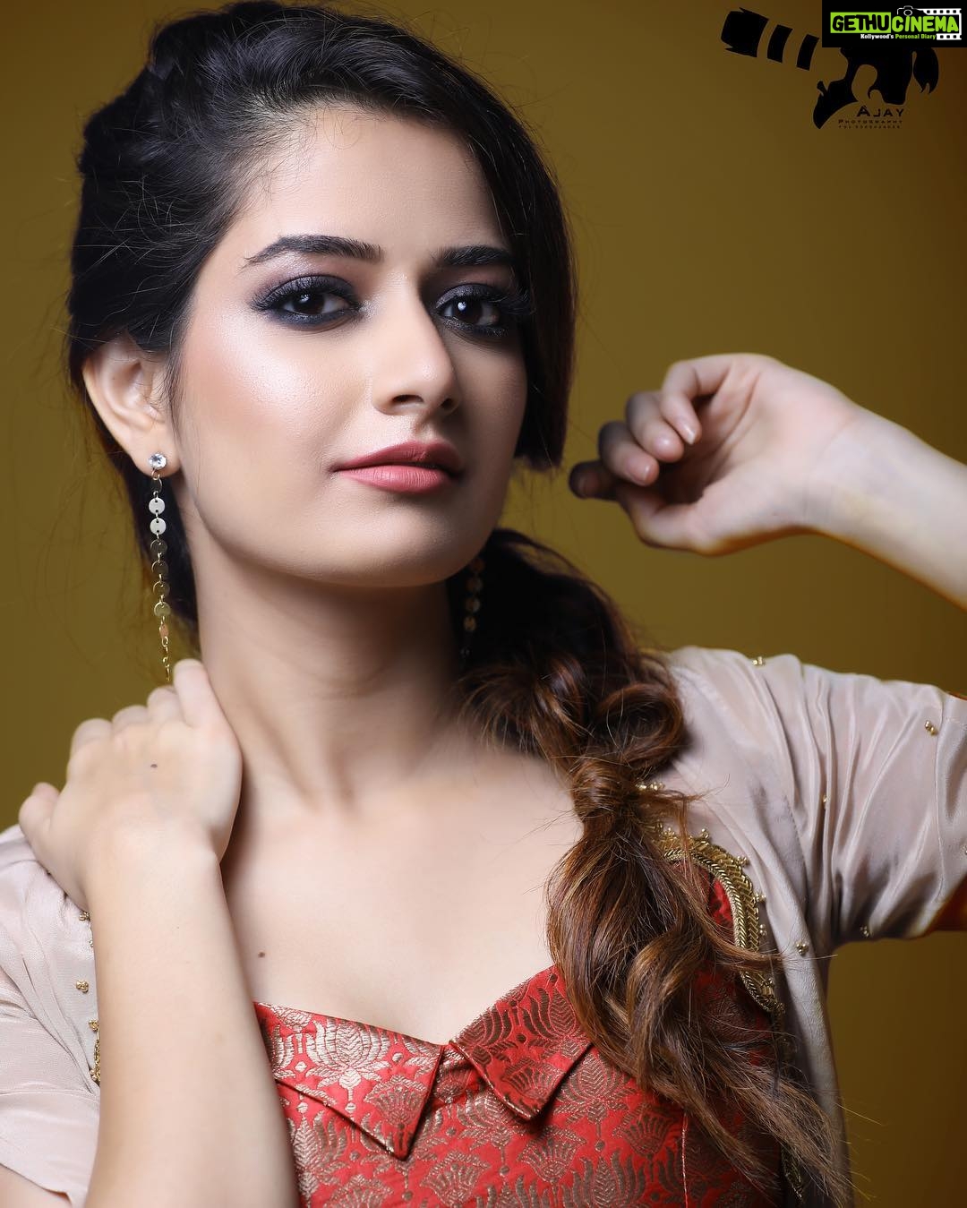 Ashika Ranganath Instagram - Favourite one from the series โฅ๏ธ Wearing : @shachinaheggar ๐ PC : @photographer_ajay ๐ธ Make up : @makeupdiaries_by_ashwini Hair : @glamup_by_shrutibadami Assisted by : #Rakesh Studio : @studiofibonaccii