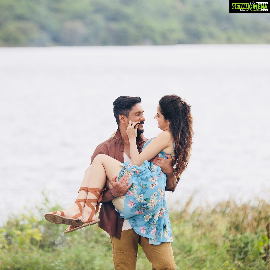 Ashika Ranganath Instagram - Our next song from Thayige thakka maga ‘Hrudayake hedarike’ song releasing today at 6pm on @aanandaaudio YouTube channel ♥️ Stay tuned !!! Love romantic song 💕