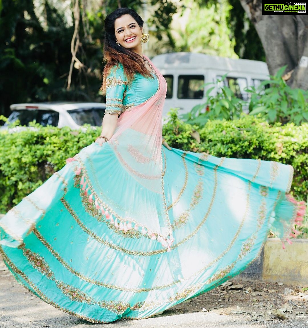 Ashika Ranganath Instagram - Twirl..twirl..twirl 💕 mandatory picture 🙆‍♀️ (Sorry for annoying with the same series) Styling and designing : @shachinaheggar PC : @photographer_ajay Hair : @gm6.bridalmakeup