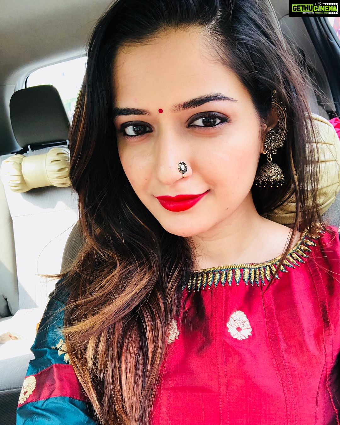 Ashika Ranganath Instagram - Sometimes last minute thing works for me 🙆‍♀️😝 sorry @shachinaheggar for troubling you last moment ! Makeup: Myself Hair: myself Styling: myself 😇😜 Designing: @shachinaheggar ♥️ #Raambo2 #promotions #comedytalkies