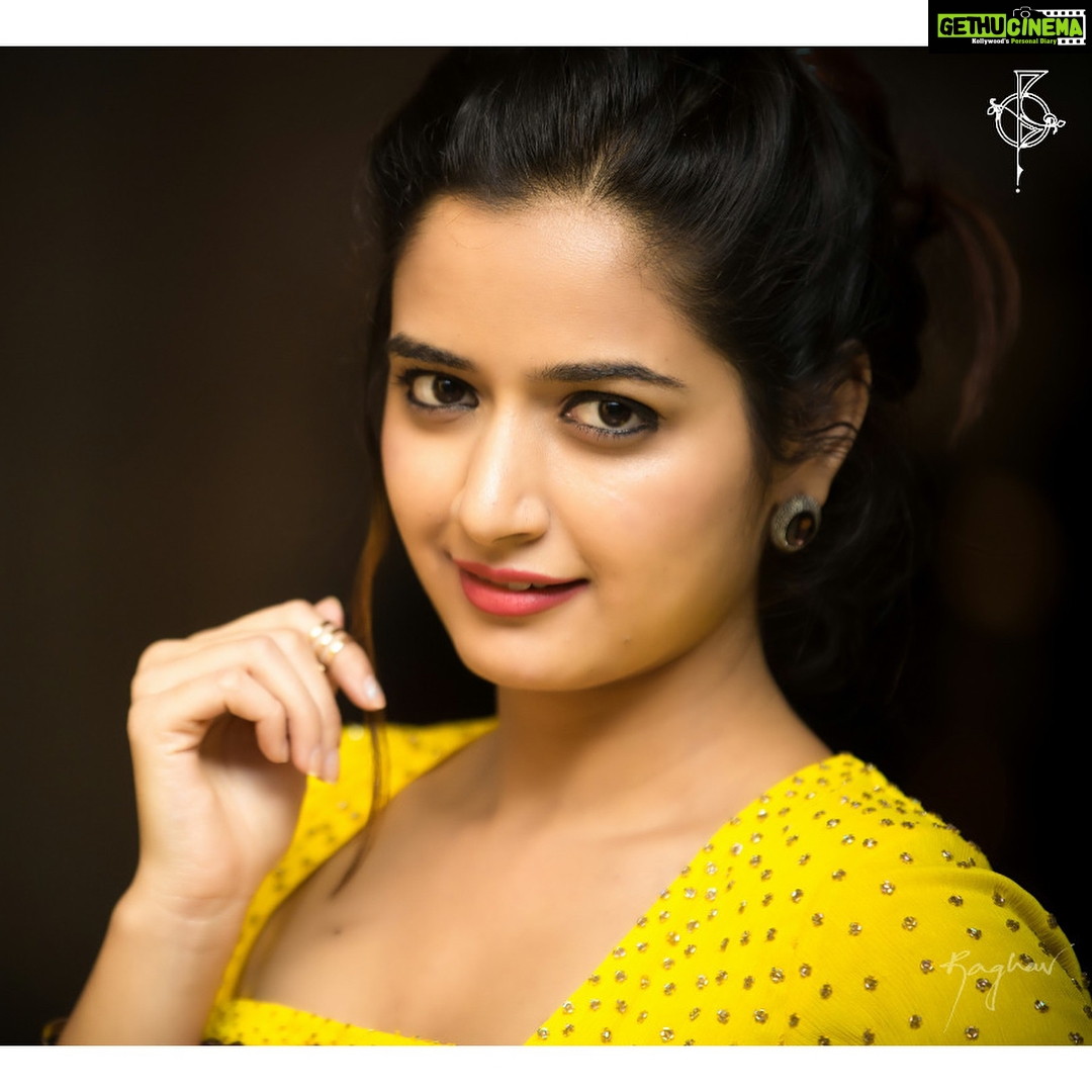 Ashika Ranganath Instagram - Swipe.. swipe.. swipe left😍 PC : @raaghavphotography wardrobe courtesy: @brundagowda1912
