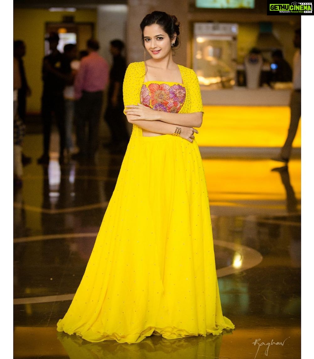 Ashika Ranganath Instagram - First picture from the premier of RKM and finally we made it after so much of planning to work together 🙈🤷♀️😍Tysm ♥️@brundagowda1912 mr.cool @raaghav_rp @raaghavphotography ♥️