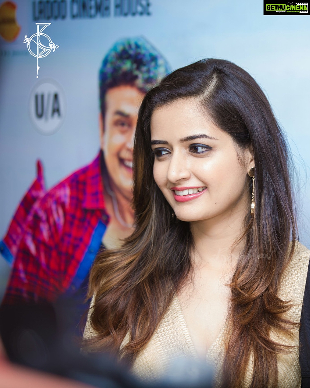 Ashika Ranganath Instagram - Candids from our celebrity show ♥️by candid expert @raaghavphotography 😍Tysm man and with our star n producer @realsharanhruday 😉😍 Styling & designing : @shachinaheggar (more details n full picture coming soon) #raambo2 #runningsuccessfully
