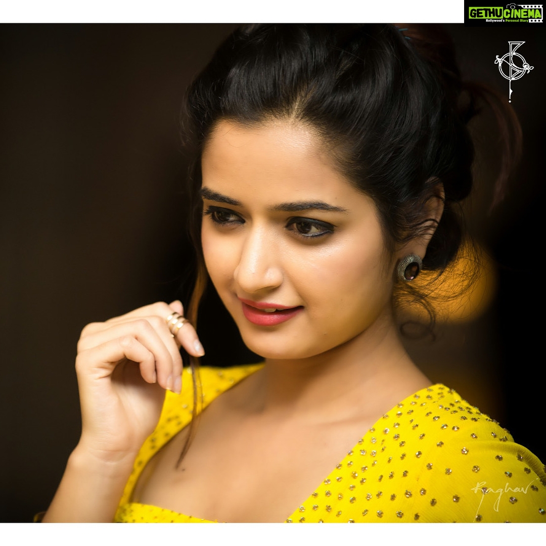 Ashika Ranganath Instagram - Swipe.. swipe.. swipe left😍 PC : @raaghavphotography wardrobe courtesy: @brundagowda1912