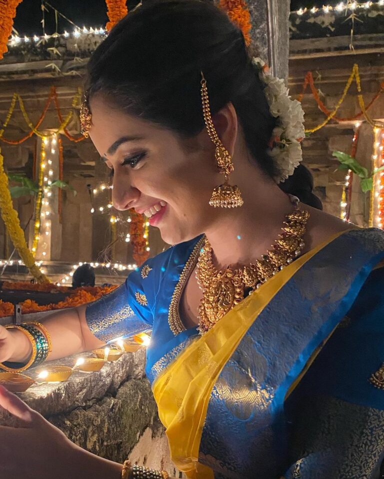 Ashika Ranganath Instagram - ದೀಪಾವಳಿ ಹಬ್ಬದ ಶುಭಾಶಯಗಳು 🪔 Wishing everyone a happy Diwali ✨
