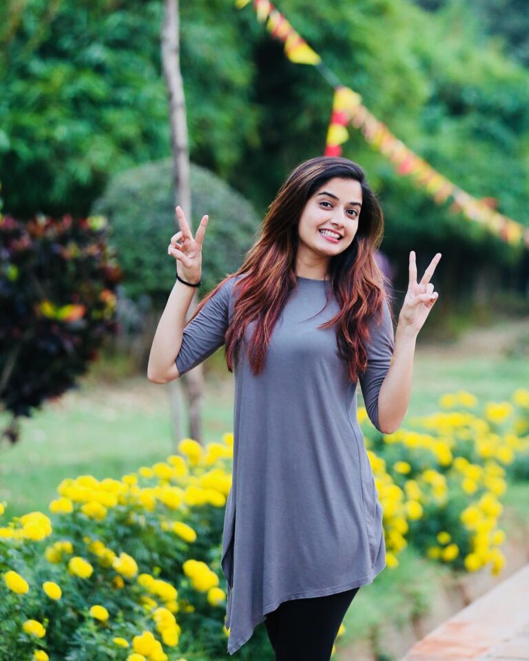 Ashika Ranganath Instagram - All time posing 🙆🏼🙈😂 PC : @suprithshekar