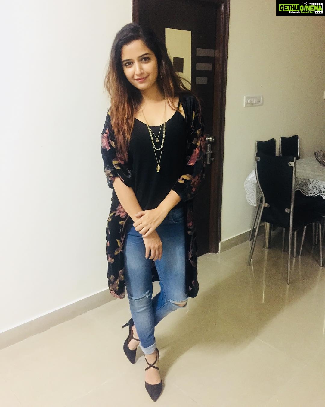 Ashika Ranganath Instagram - Perfect Sunday ! Good night :)