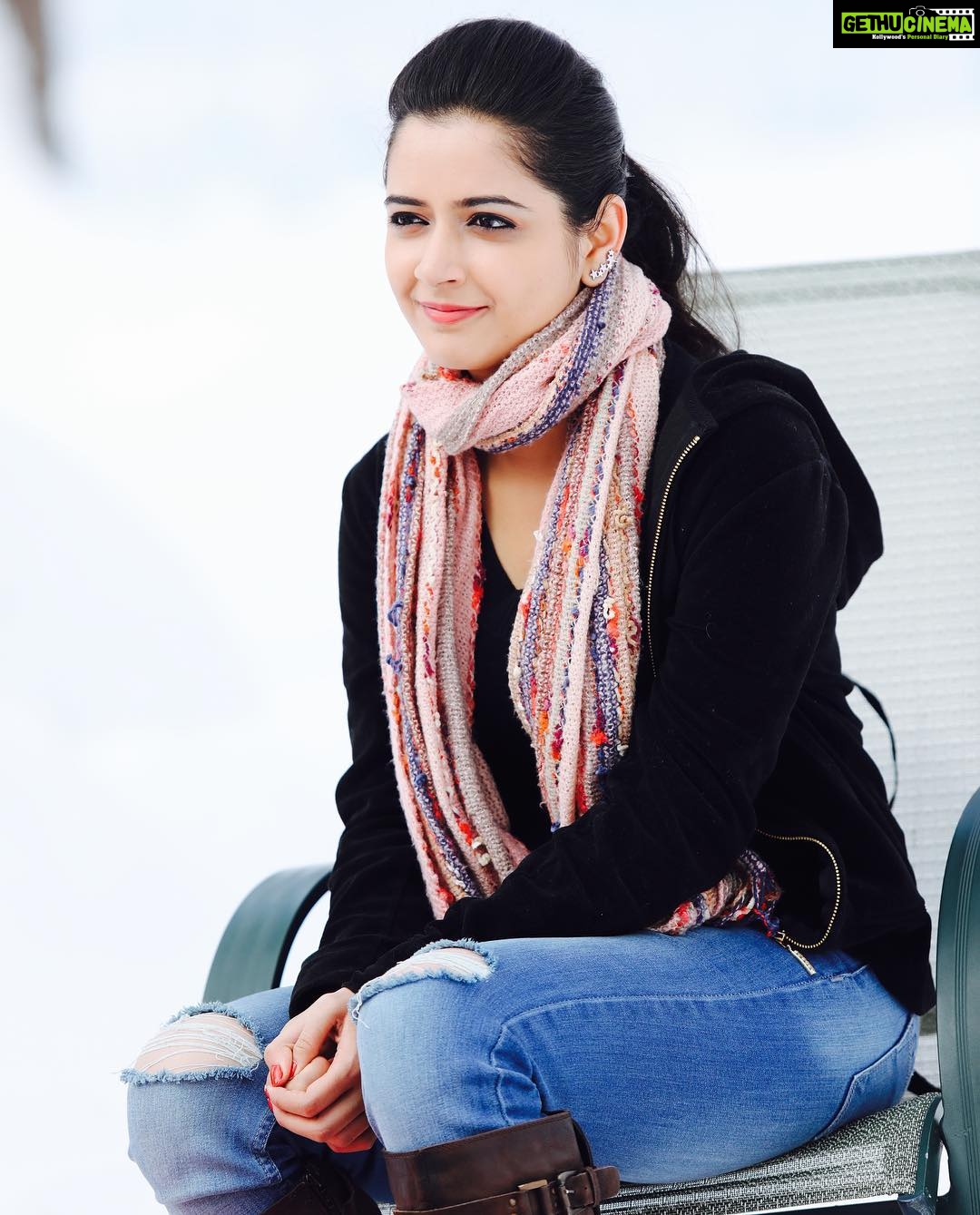 Ashika Ranganath Instagram - Best photography location : Kashmir ❤️