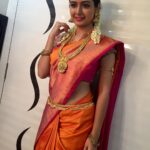 Ashika Ranganath Instagram - Yellarigu deepavali habbada shubashayagalu .. spread light ,spread positivity .. Don’t burn crackers please 🙏🏻☺️💝