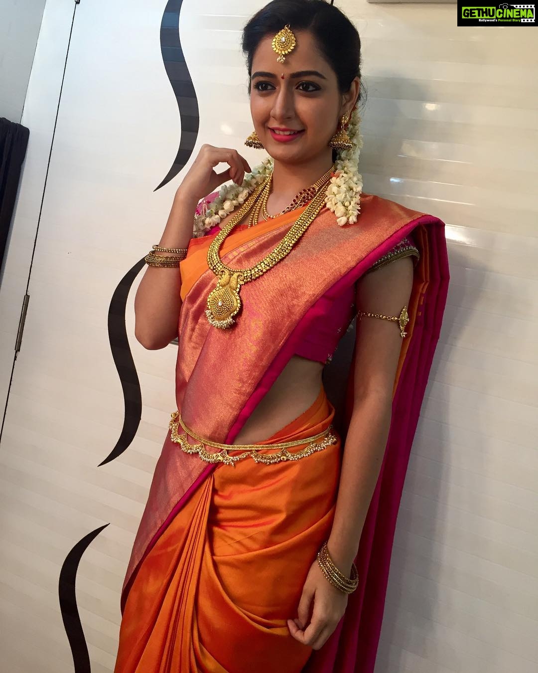 Ashika Ranganath Instagram - Yellarigu deepavali habbada shubashayagalu .. spread light ,spread positivity .. Donโt burn crackers please ๐๐ปโบ๏ธ๐