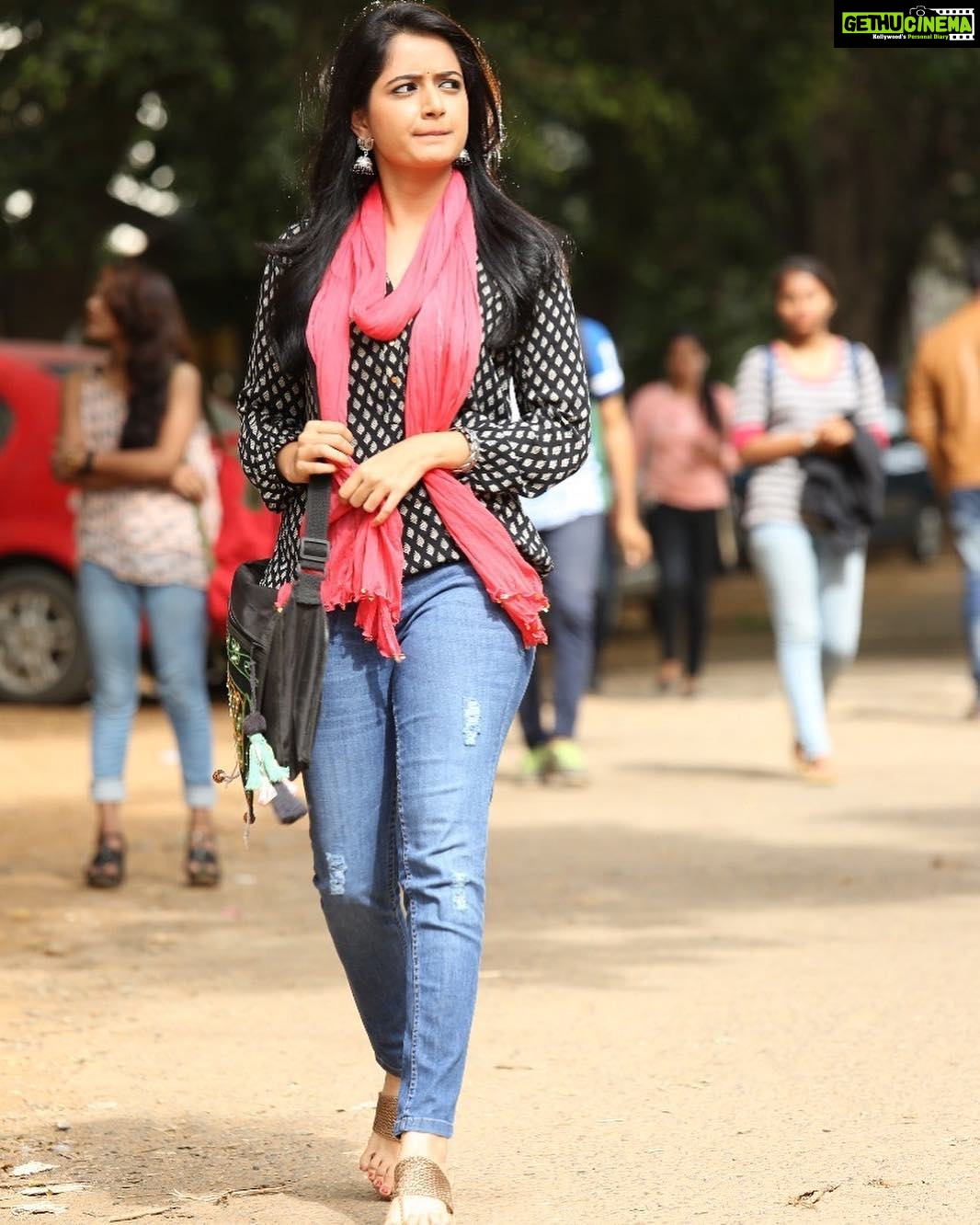 Ashika Ranganath Instagram - Filmy college feels 😍💕#Garudashootmode #releasing2018