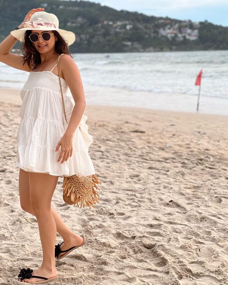 Ashika Ranganath Instagram - 👒🏖🕶 Swipe left to have a look at the struggle to get a perfect picture at the beach 🤷‍♀️🤦🏼‍♀️🙊 Patong Beach, Phuket, Thailand