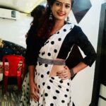 Ashika Ranganath Instagram - Retro look for Lakshmi mam’s tribute.. was overwhelmed to perform for her songs .. such a pleasure 💕#Zeekutumbaawards #zeekannada