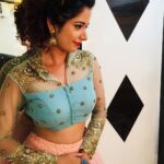 Ashika Ranganath Instagram - Dolled up in #byshachina’s beautiful lehenga 💕thanks darling 😘@shachinaheggar and loved the hair do too .. ty Shobha #zeekutumbaawards2017