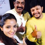 Ashika Ranganath Instagram - Finally got these two busy people together !! 😅 yellara mukadalli mugulnage 🤗😊 #mugulunage #runningsuccessfully