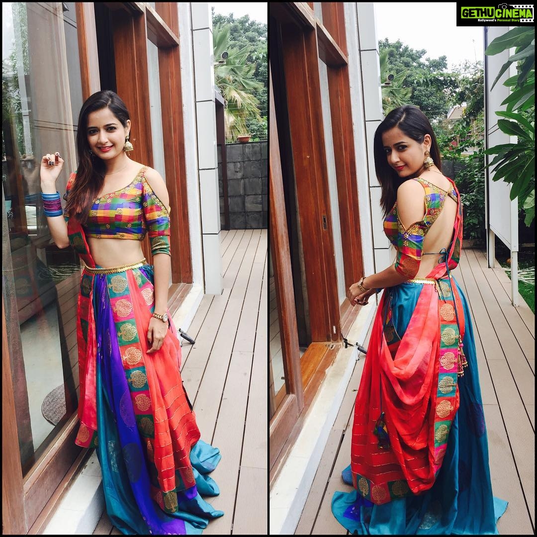 Ashika Ranganath Instagram - Yellarigu Varamahalakshmi habbada subhashayagalu 🙏🏻 #mugulunage #celebrations #tv9program #mugulunagelakshmiyaru wardrobe courtesy : @shachinaheggar ❤️thanks a lot shachina