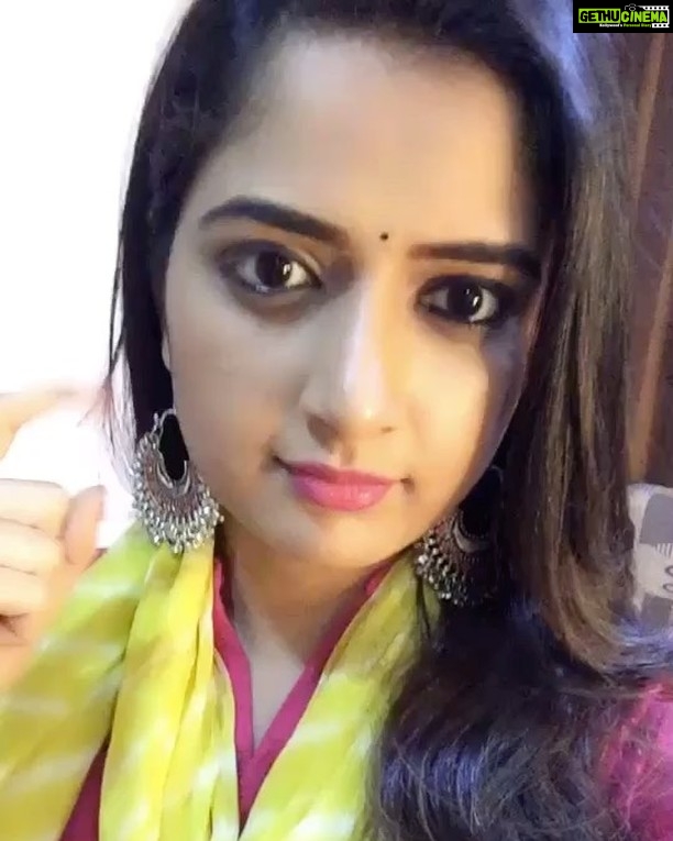 Ashika Ranganath Instagram - In between shoot 😉 in love with this song 💕