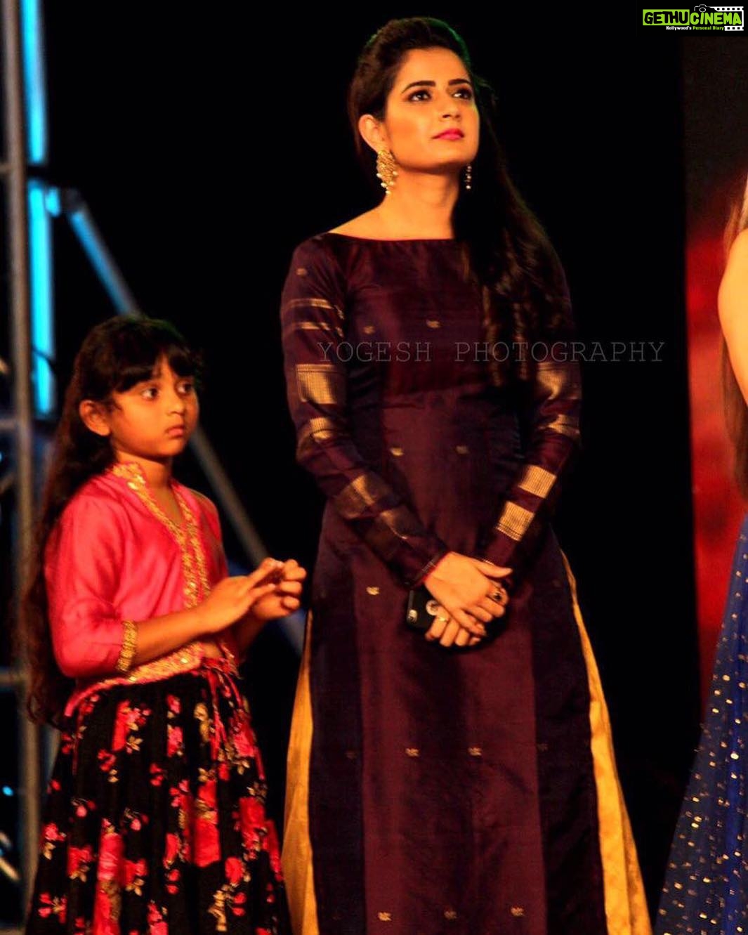 Ashika Ranganath Instagram - This is such a nice candid picture 💕 Tysm yogesh I don't have your contact but I got this picha from someone ! Your love n interest means a lot to me ☺️✌🏻and that lil Guddi ❤️
