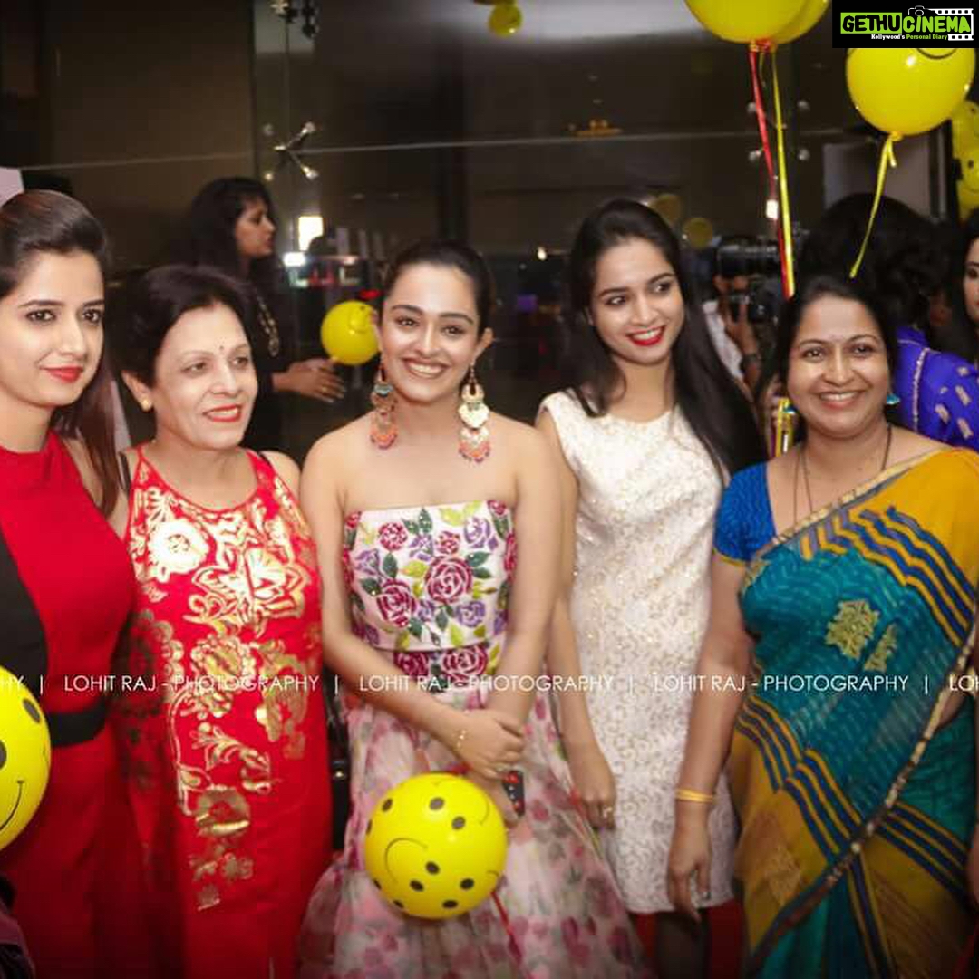 Ashika Ranganath Instagram - Mugulunage Exclusive ladies show .. premier night ❤️