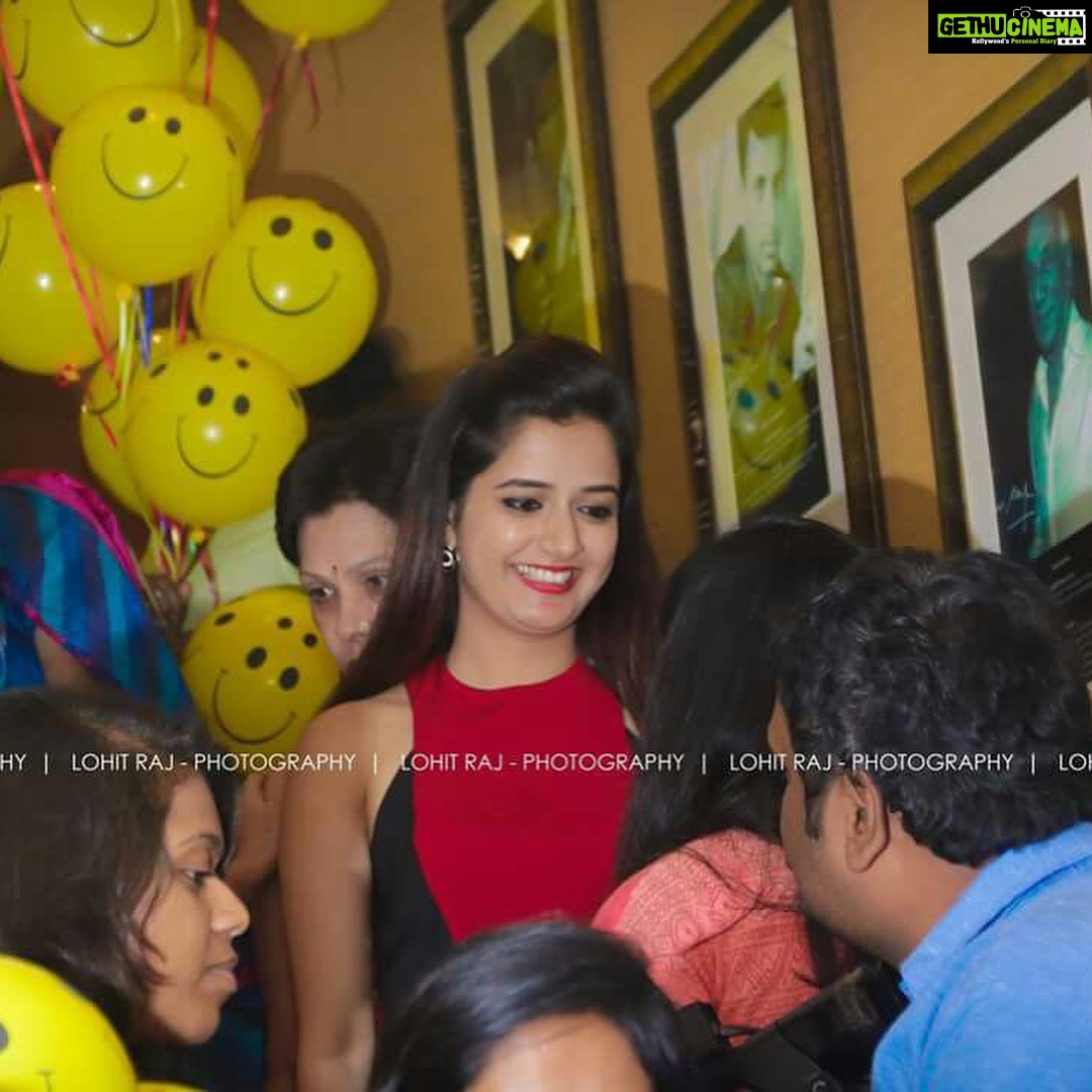 Ashika Ranganath Instagram - Mugulunage Exclusive ladies show .. premier night ❤️