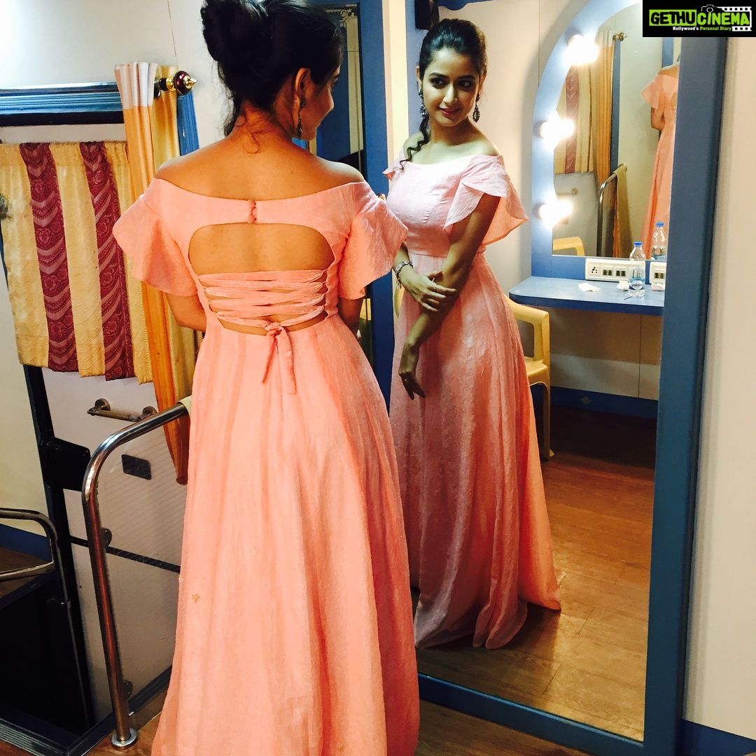 Ashika Ranganath Instagram - Wearing this beautiful pink gown @by_shradha_ponnappa ❤️ super talk show guests with yograj bhat sir , nikitha Narayan n jayanth kaykini sir #mugulunage #releasingsoon