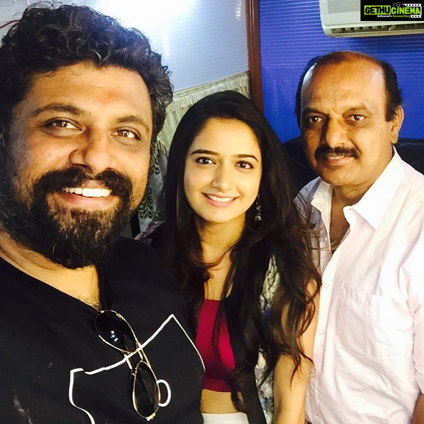 Ashika Ranganath Instagram - With our classy music composer😍☺️@raghudixit11 and my papa ❤️ #Garuda #musicdirector #muhurtha