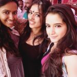 Ashika Ranganath Instagram - With the sweetest and beautiful actress @sruthi_hariharan22 ..thanks a lot for coming n wishing #garudateam 😍 And my darling designer @arundathi_anjanappa 😘 #Garuda #movielaunch