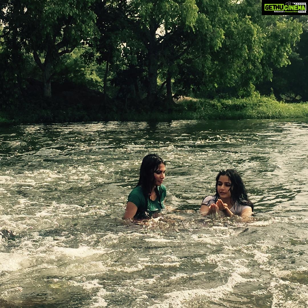 Ashika Ranganath Instagram - ❤️ I wish I had a house beside this place .. beautiful feeling .. #naturelover #natureatitsbest