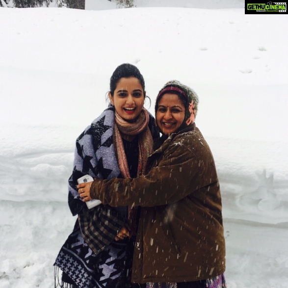 Ashika Ranganath Instagram - Can't ask for more ❤❤ my two beautiful women 😘. Happy women's day to every beautiful human being !