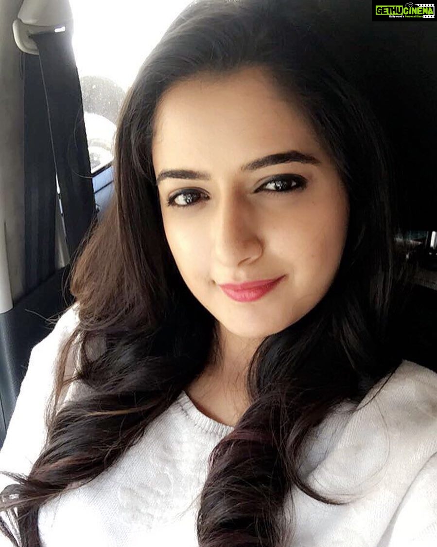 Ashika Ranganath Instagram - Good morning everyone 😊🎈