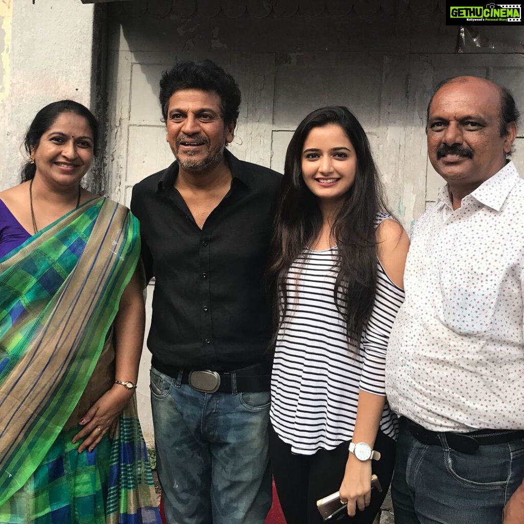 Ashika Ranganath Instagram - During #leader press meet ! I find myself very lucky n proud to have worked with such a superstar .. so much to learn from you sir 😍☺️#shivanna #massleader