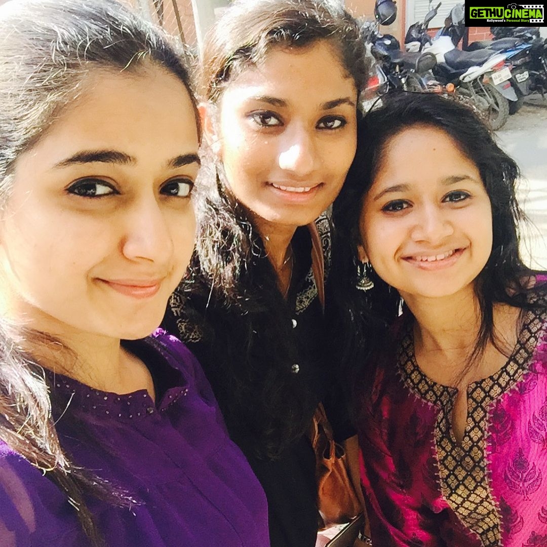 Ashika Ranganath Instagram - Meet up today and celebrated pearl's bday ! Though we don't meet everyday , it's still the same everytime we meet ! That's a speacial feeling guys ❤️love you both 😘and about the place loved the staff there they're so good n the food too😍 sign language ,deaf and dum