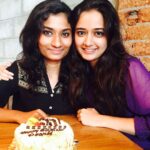 Ashika Ranganath Instagram - Meet up today and celebrated pearl's bday ! Though we don't meet everyday , it's still the same everytime we meet ! That's a speacial feeling guys ❤️love you both 😘and about the place loved the staff there they're so good n the food too😍 sign language ,deaf and dum