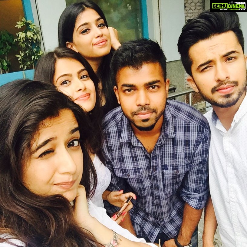 Ashika Ranganath Instagram - What a day it was !! 🙌🏻❤️love you guys so much .. I realised how much I missed this one all these days 😍#throwback #freshface2014 #somuchfun @shruthi_gangakhed @anushareddy98 @nandishshekar @_sakethparashar_ BLOW