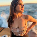 Ashu Reddy Instagram - Hot Box 💋 by the bay!! #ashureddy #california #yachtparty #vibinghigh ♥️ Malibu Beach