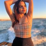 Ashu Reddy Instagram - Hot Box 💋 by the bay!! #ashureddy #california #yachtparty #vibinghigh ♥️ Malibu Beach
