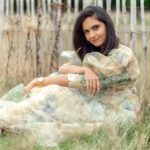 Ashwathy Warrier Instagram - A lovely Photoshoot with @vijayvendhan at #london #richmondpark #ashwathywarrier #ashwathyravikumar #london #india #actor #model #photo #photooftheday #dresses #naturalhair #naturalmakeup #mua #forest #park #grateful #lovemyjob